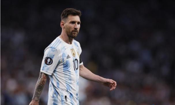 五年2.7亿首秀几分？福克斯24+3献决胜球 马刺三后卫先发会成常态